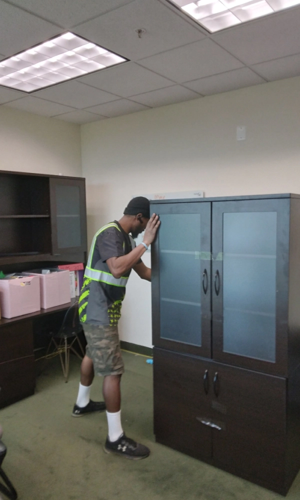 mover loading a furniture